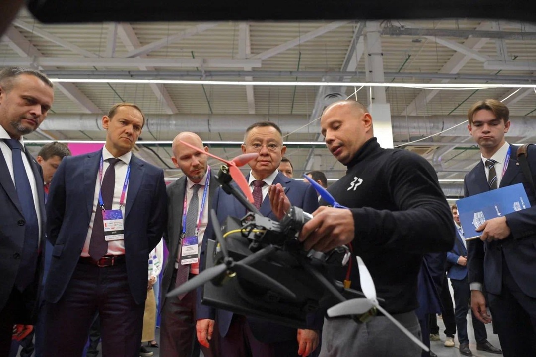 Глава Минстроя России Ирек Файзуллин осмотрел стенды Пермского Форума Развития «ГОРОДА БУДУЩЕГО»