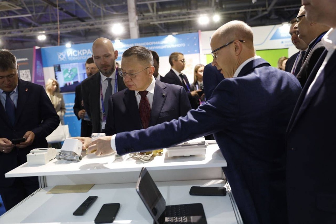 Глава Минстроя России Ирек Файзуллин осмотрел стенды Пермского Форума Развития «ГОРОДА БУДУЩЕГО»