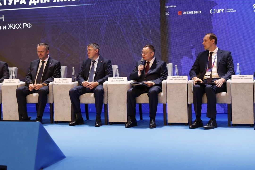 Глава Минстроя России Ирек Файзуллин на пленарной сессии Пермского Форума Развития «ГОРОДА БУДУЩЕГО» рассказал о реализации нацпроекта «Инфраструктура для…