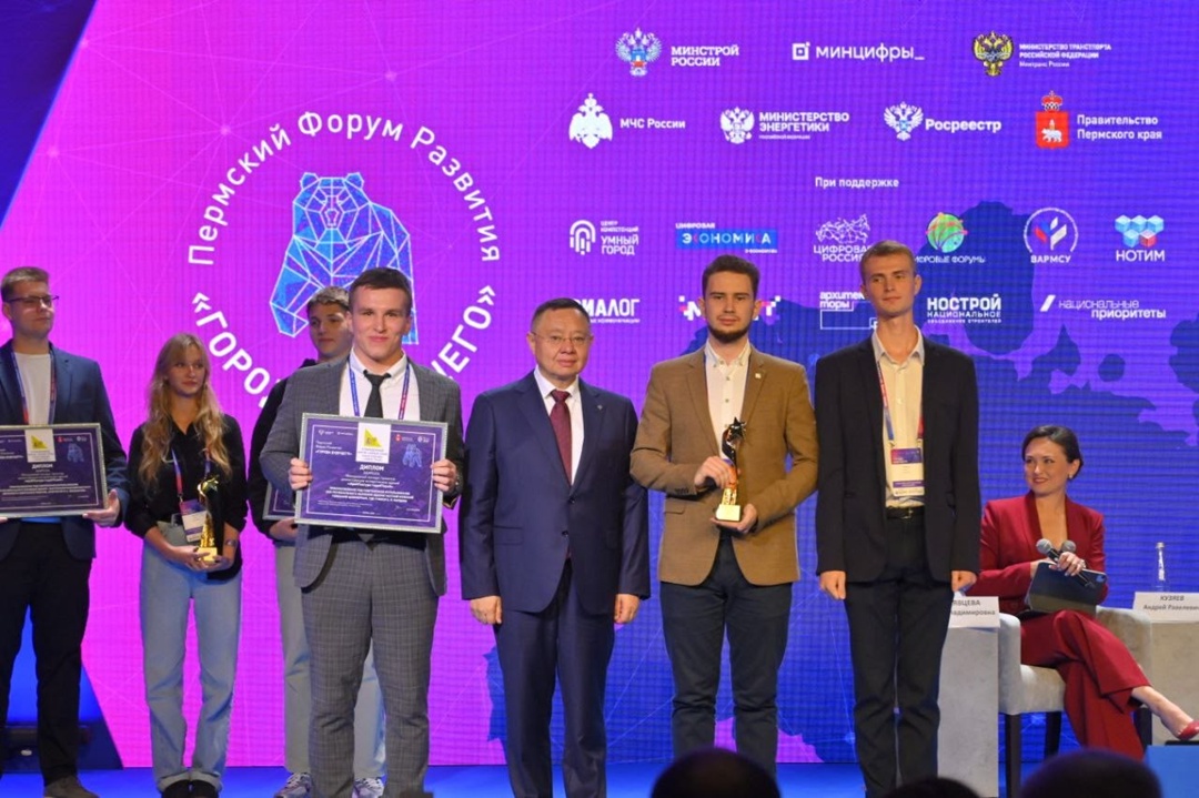 Глава Минстроя России Ирек Файзуллин на пленарной сессии Пермского Форума Развития «ГОРОДА БУДУЩЕГО» рассказал о реализации нацпроекта «Инфраструктура для…
