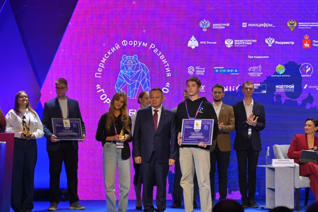 Глава Минстроя России Ирек Файзуллин на пленарной сессии Пермского Форума Развития «ГОРОДА БУДУЩЕГО» рассказал о реализации нацпроекта «Инфраструктура для…