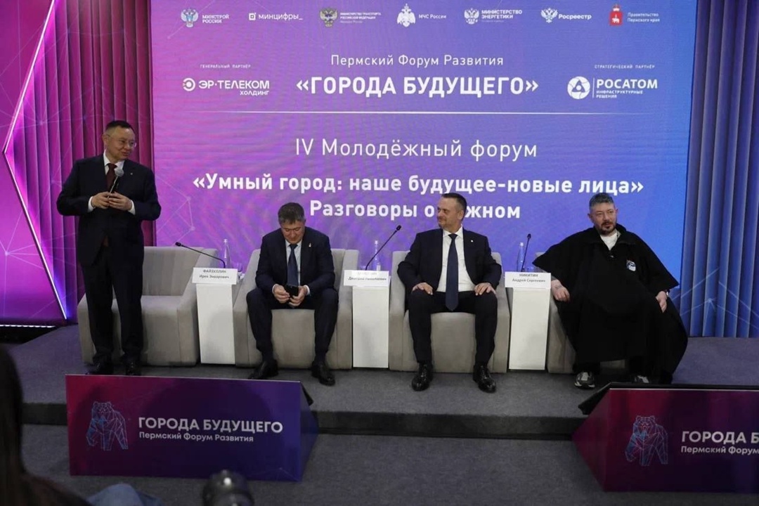 Министр строительства и ЖКХ РФ Ирек Файзуллин принял участие в IV Молодёжном форуме «Умный город: наше будущее – новые лица»