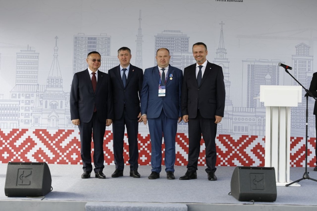 Глава Минстроя России Ирек Файзуллин совместно с Министром транспорта РФ Андреем Никитиным и Губернатором Пермского края Дмитрием Махониным принял участие в…