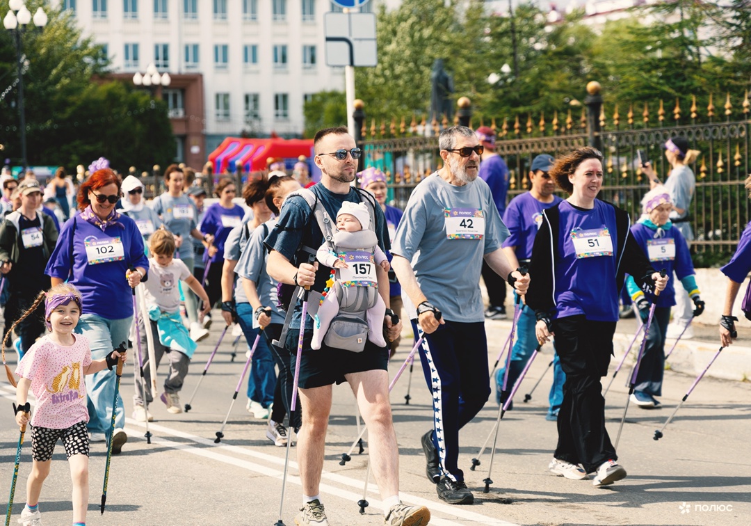 Физкульт… Магадан! В минувшие выходные город снова взял в руки палки для северной ходьбы. Фестиваль, организованный «Полюсом», собрал почти 700 участников!