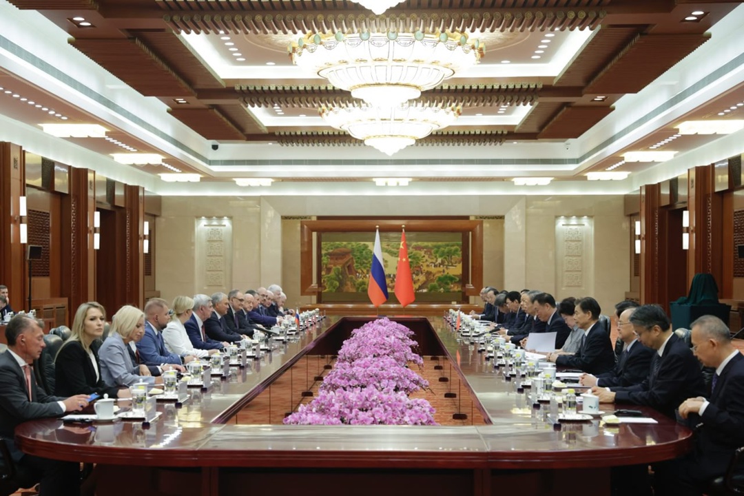 В Пекине Председатель Государственной Думы Вячеслав Володин ( и Председатель Постоянного комитета ВСНП Чжао Лэцзи проводят Десятое заседание Межпарламентской…