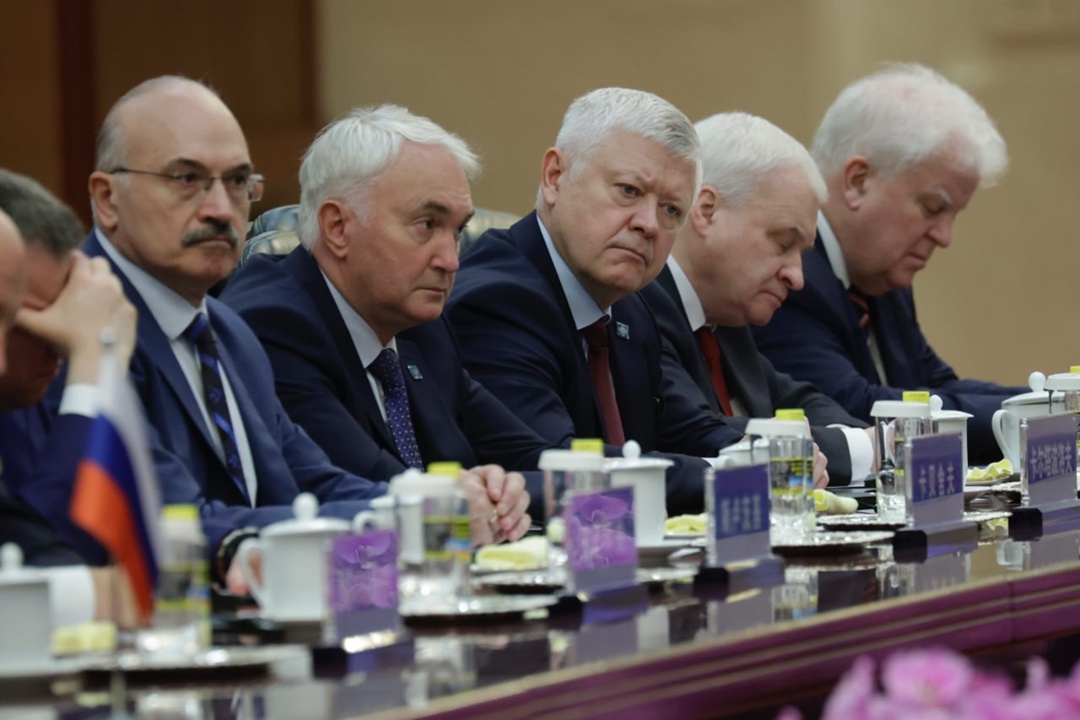 В Пекине Председатель Государственной Думы Вячеслав Володин ( и Председатель Постоянного комитета ВСНП Чжао Лэцзи проводят Десятое заседание Межпарламентской…