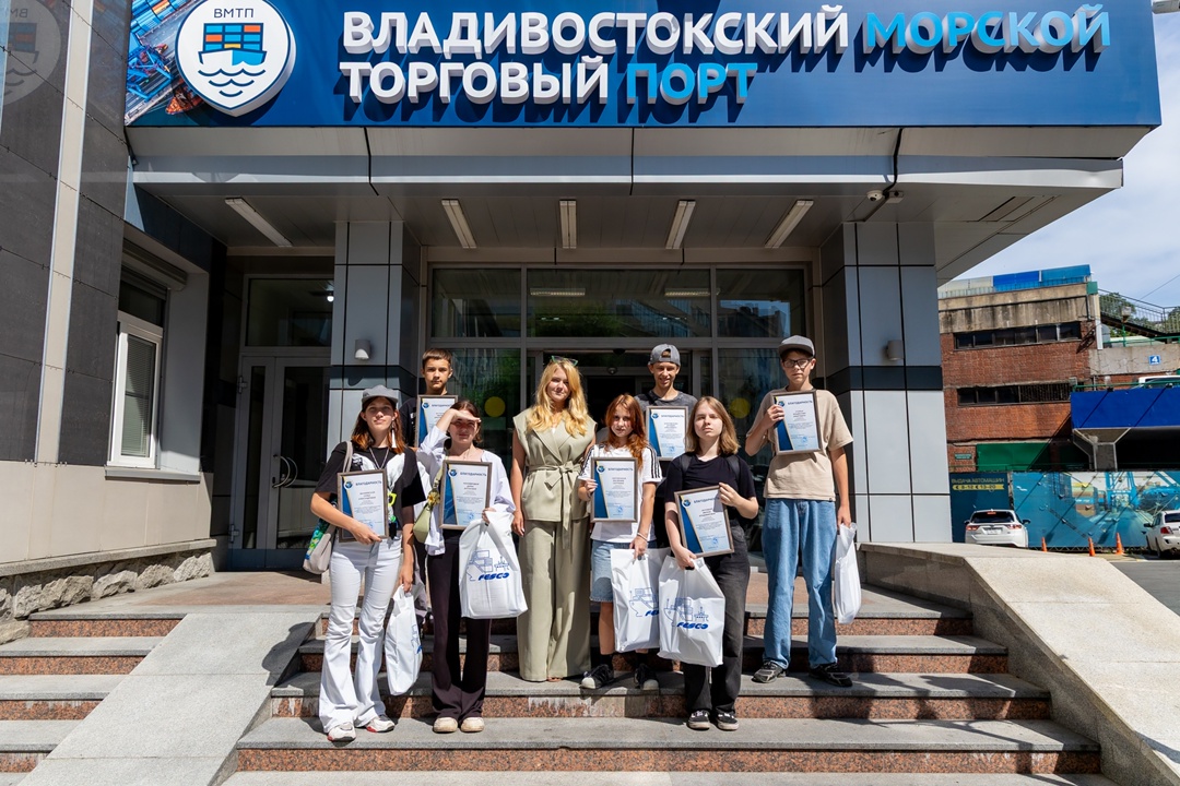 Вместо летних каникул — реальная работа в порту!