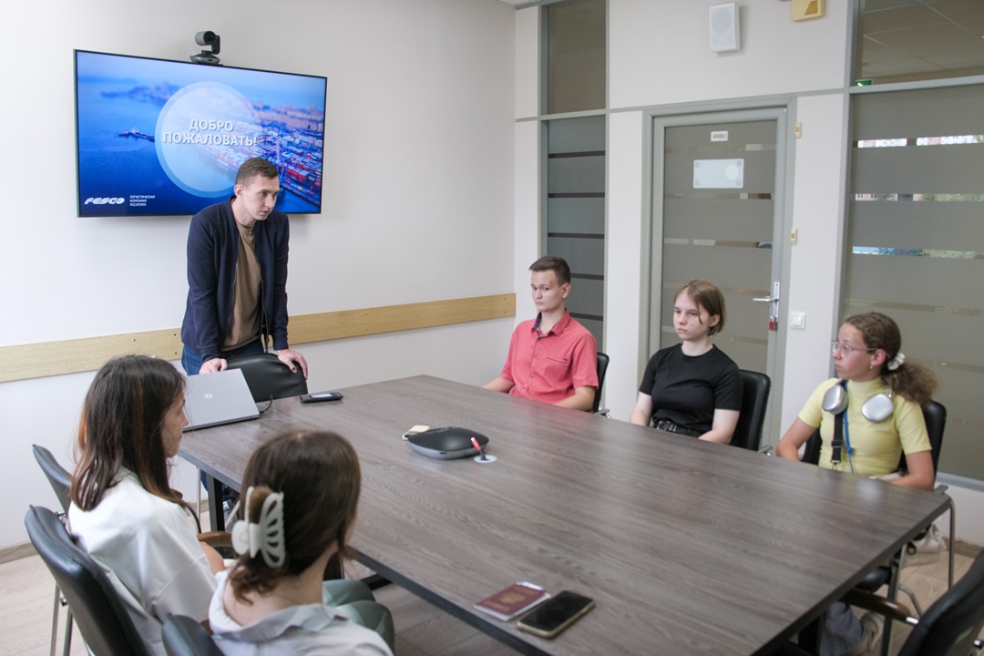 Вместо летних каникул — реальная работа в порту!