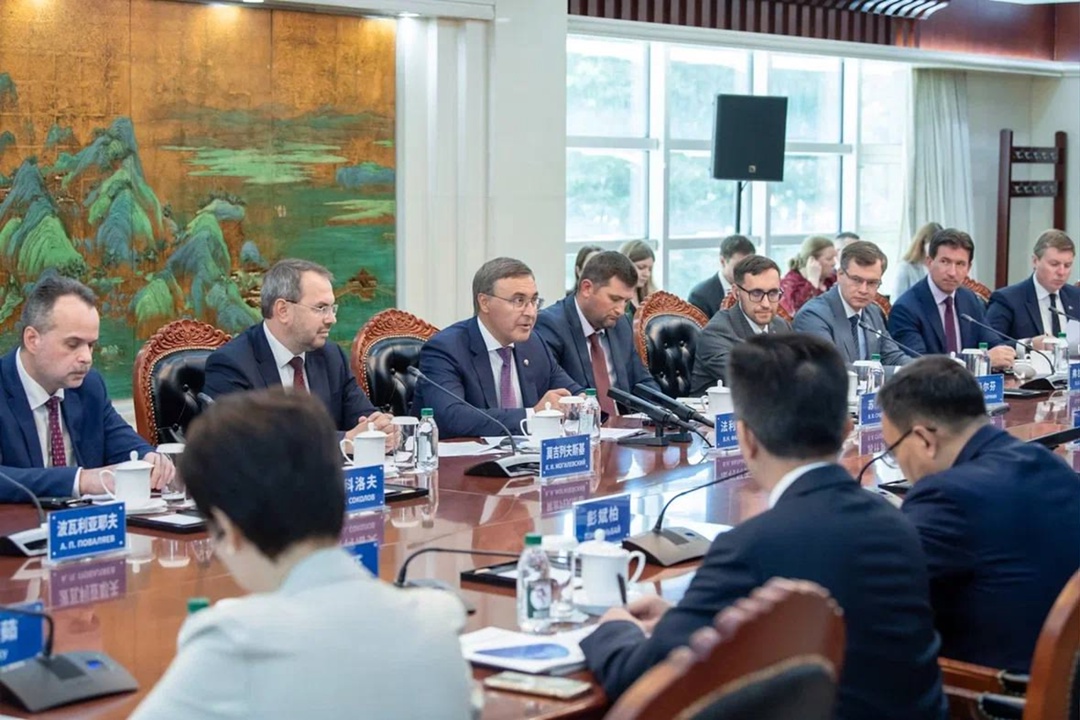 Глава Минобрнауки Валерий Фальков встретился с министром образования КНР Хуай Цзиньпэном в Пекине