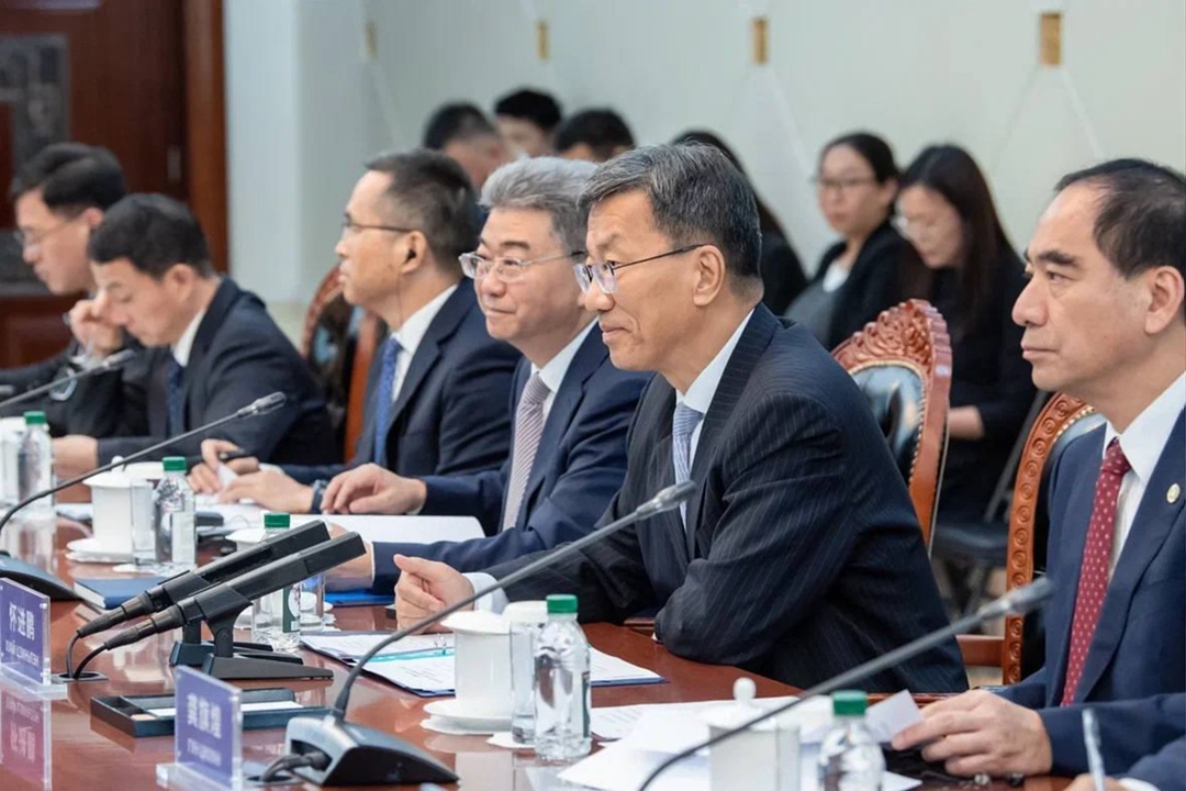 Глава Минобрнауки Валерий Фальков встретился с министром образования КНР Хуай Цзиньпэном в Пекине