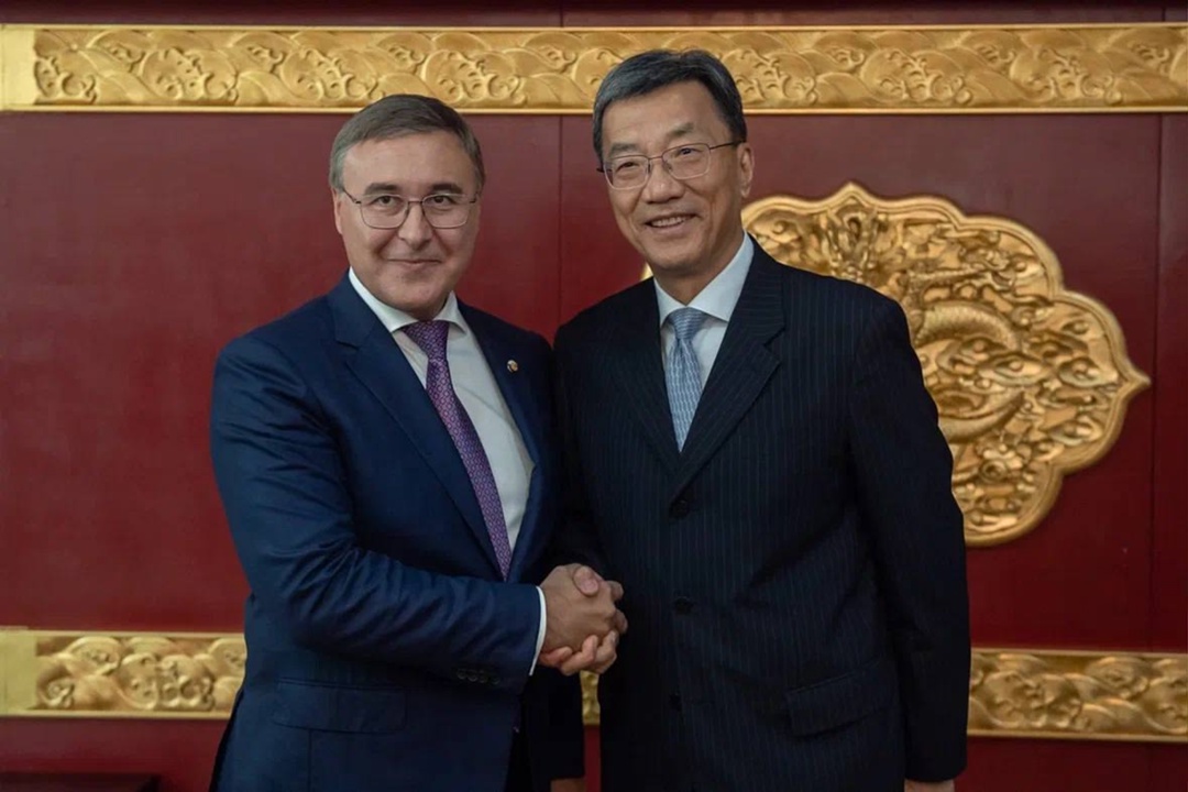 Глава Минобрнауки Валерий Фальков встретился с министром образования КНР Хуай Цзиньпэном в Пекине