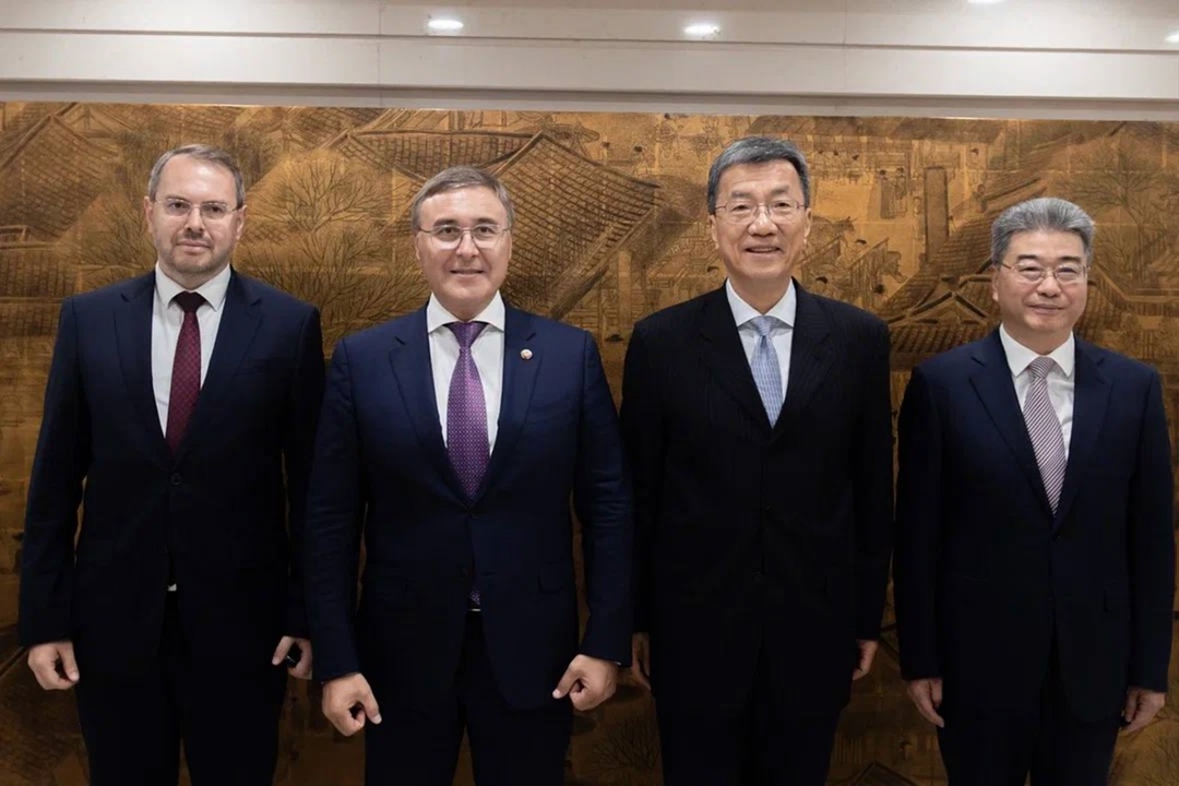 Глава Минобрнауки Валерий Фальков встретился с министром образования КНР Хуай Цзиньпэном в Пекине