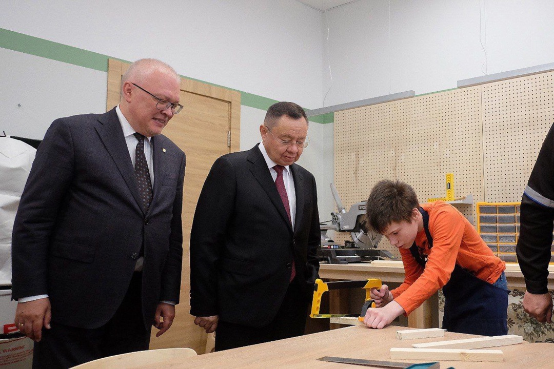 Глава Минстроя России Ирек Файзуллин посетил областной реабилитационный центр для детей и подростков с ограниченными возможностями «Окрыляем» в Кировской…