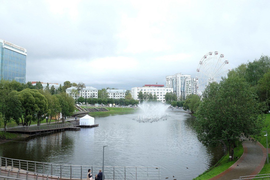В рамках рабочей поездки в Кировскую область Министр строительства и ЖКХ РФ Ирек Файзуллин осмотрел «Парк им. Кирова»