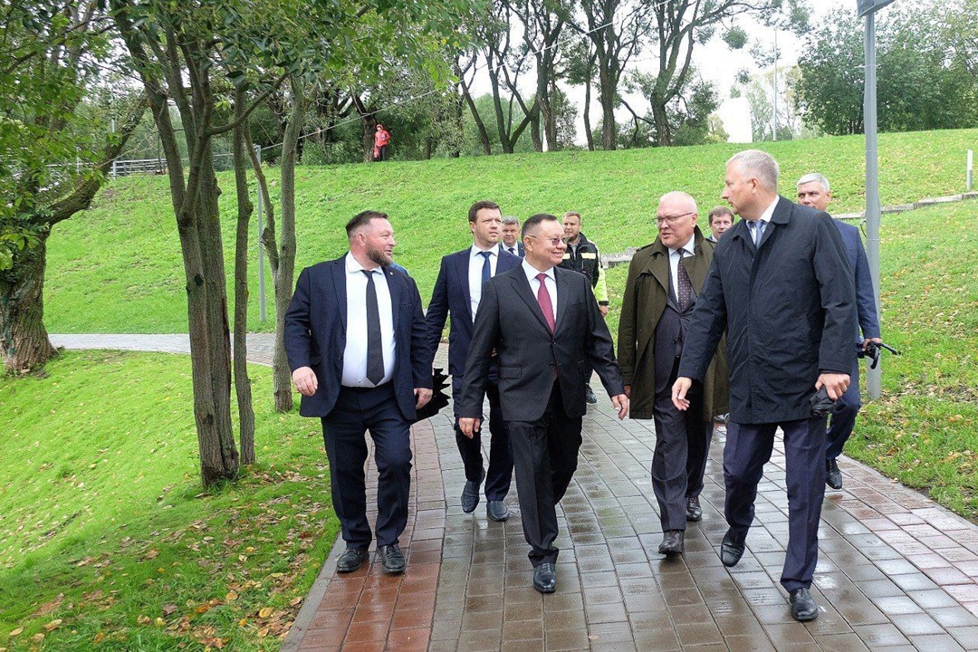 В рамках рабочей поездки в Кировскую область Министр строительства и ЖКХ РФ Ирек Файзуллин осмотрел «Парк им. Кирова»