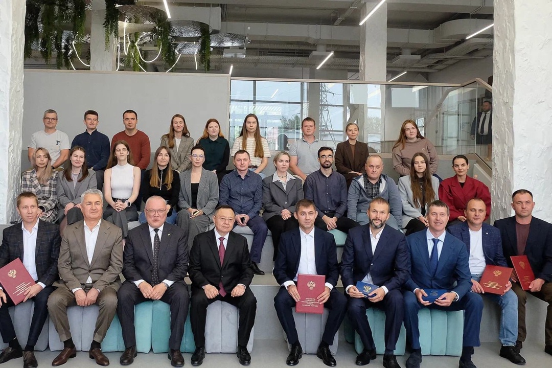 Министр строительства и ЖКХ РФ Ирек Файзуллин посетил Лицей информационных технологий №28 в Кировской Области