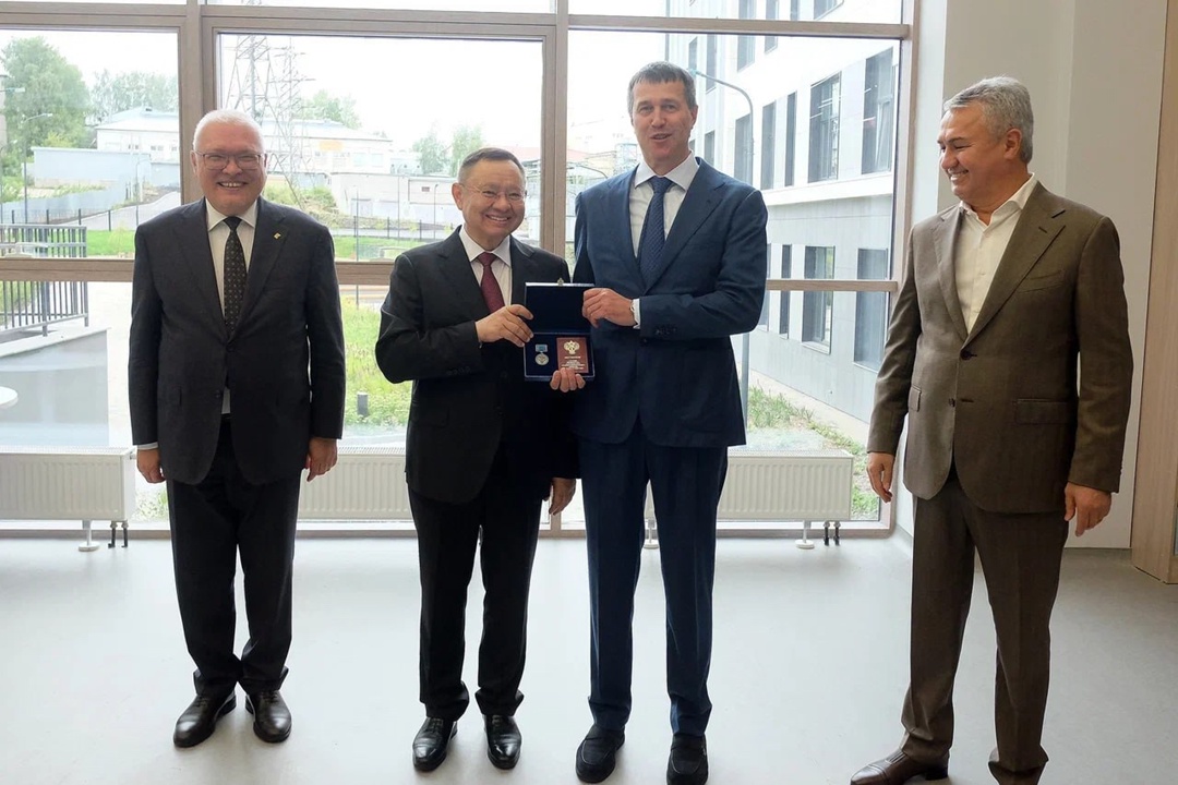 Министр строительства и ЖКХ РФ Ирек Файзуллин посетил Лицей информационных технологий №28 в Кировской Области