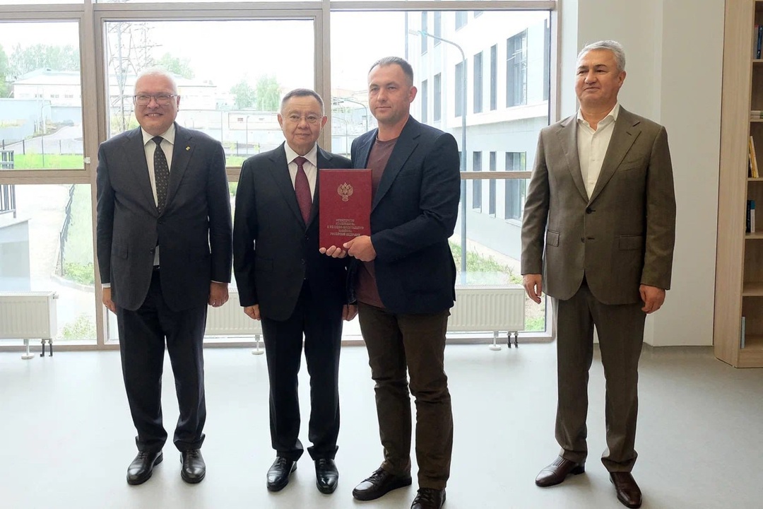 Министр строительства и ЖКХ РФ Ирек Файзуллин посетил Лицей информационных технологий №28 в Кировской Области