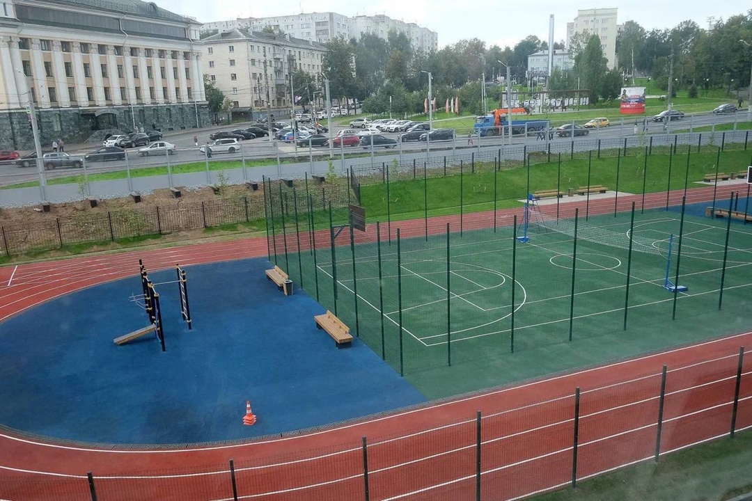 Министр строительства и ЖКХ РФ Ирек Файзуллин посетил Лицей информационных технологий №28 в Кировской Области