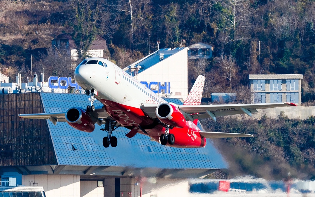 Красивых фото «Суперджета» в Сочи много не бывает!