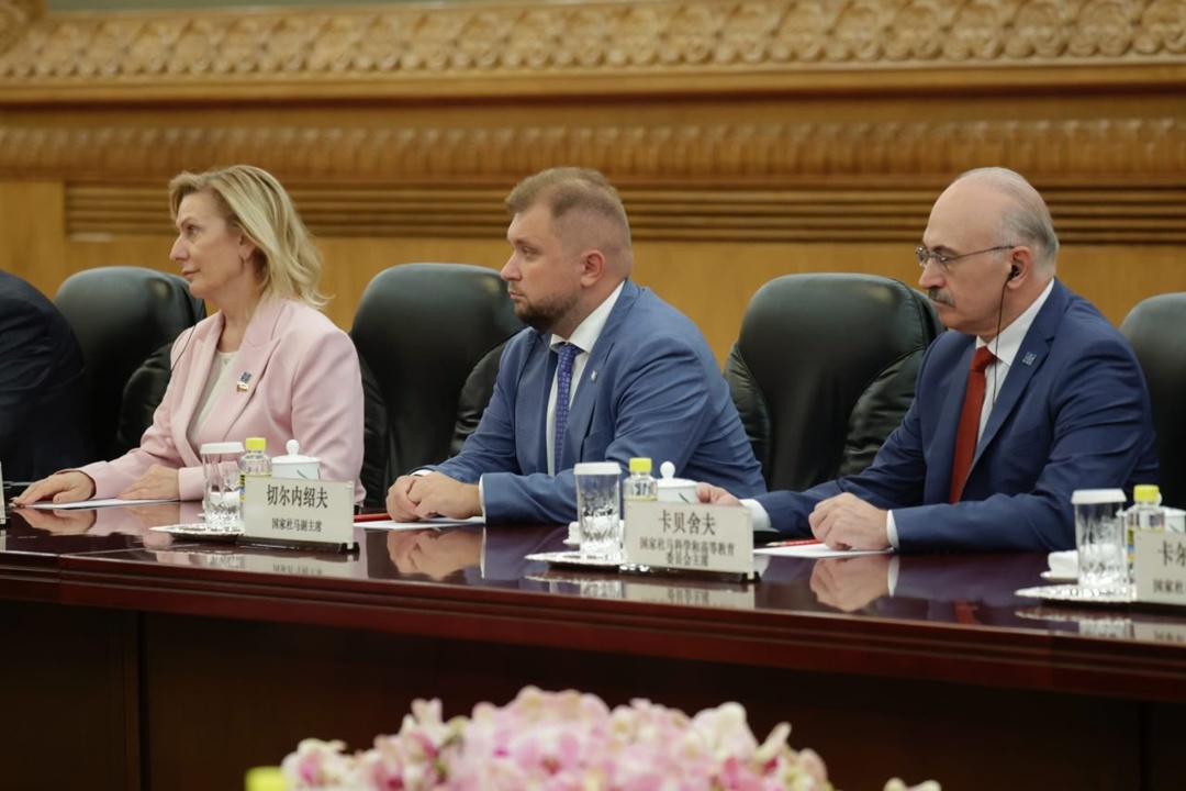 В Пекине Председателя Государственной Думы Вячеслава Володина ( принял Председатель КНР Си Цзиньпин.