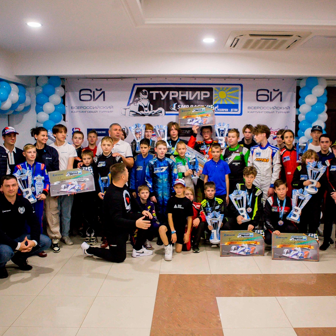 Представьте себе: рев мотора, асфальт, мелькающий под колесами, гул резины на виражах