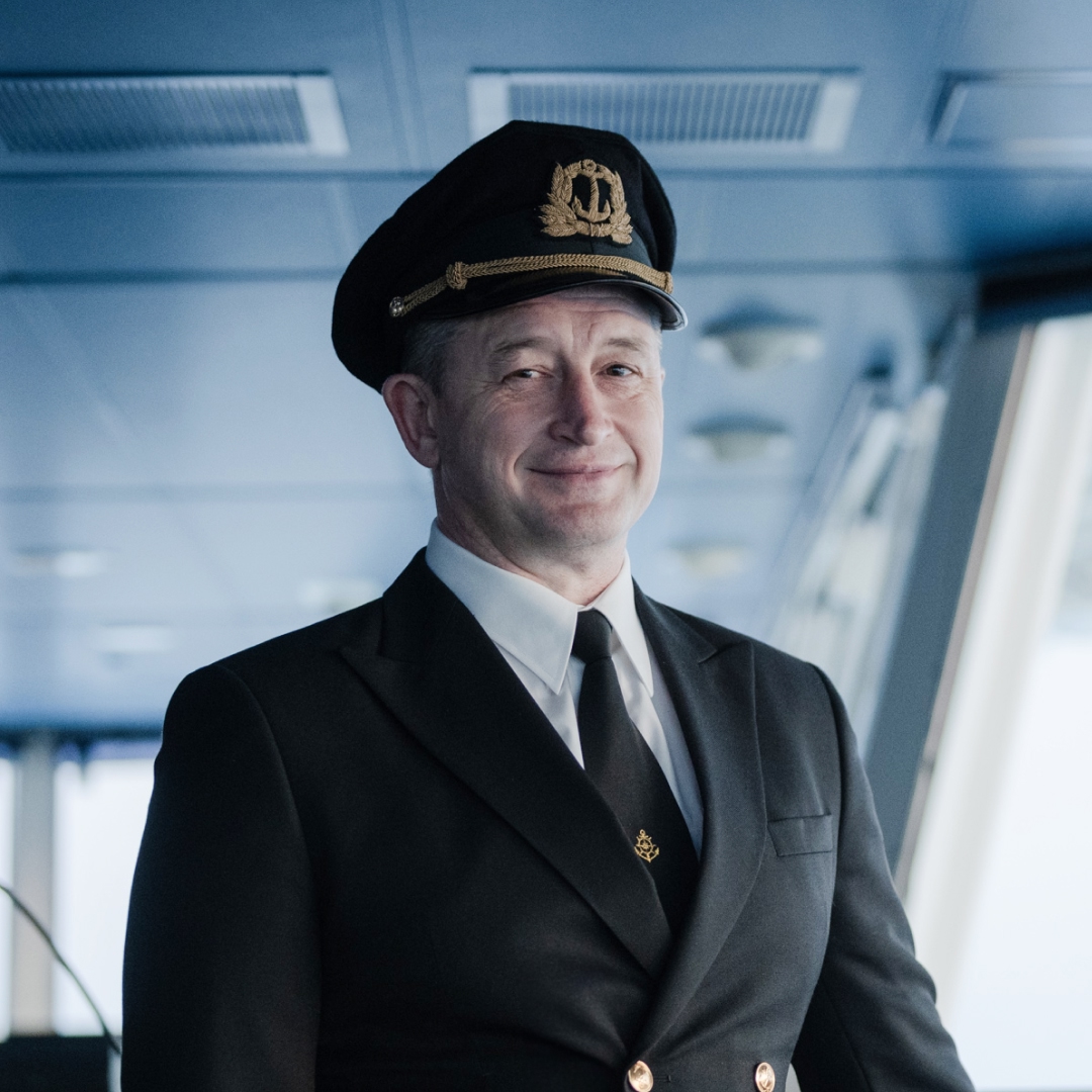 «25 раз был на Северном полюсе и видел загадочных морских единорогов — нарвалов», — рассказывает моряк Олег Гарданов