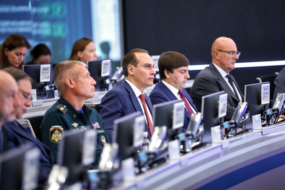 Дмитрий Чернышенко провел совещание с регионами и ведомствами по готовности к новому учебному году.