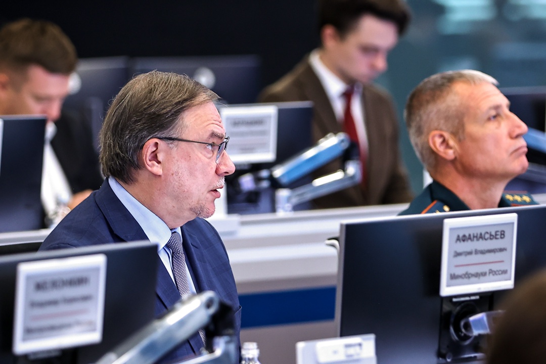 Дмитрий Чернышенко провел совещание с регионами и ведомствами по готовности к новому учебному году.