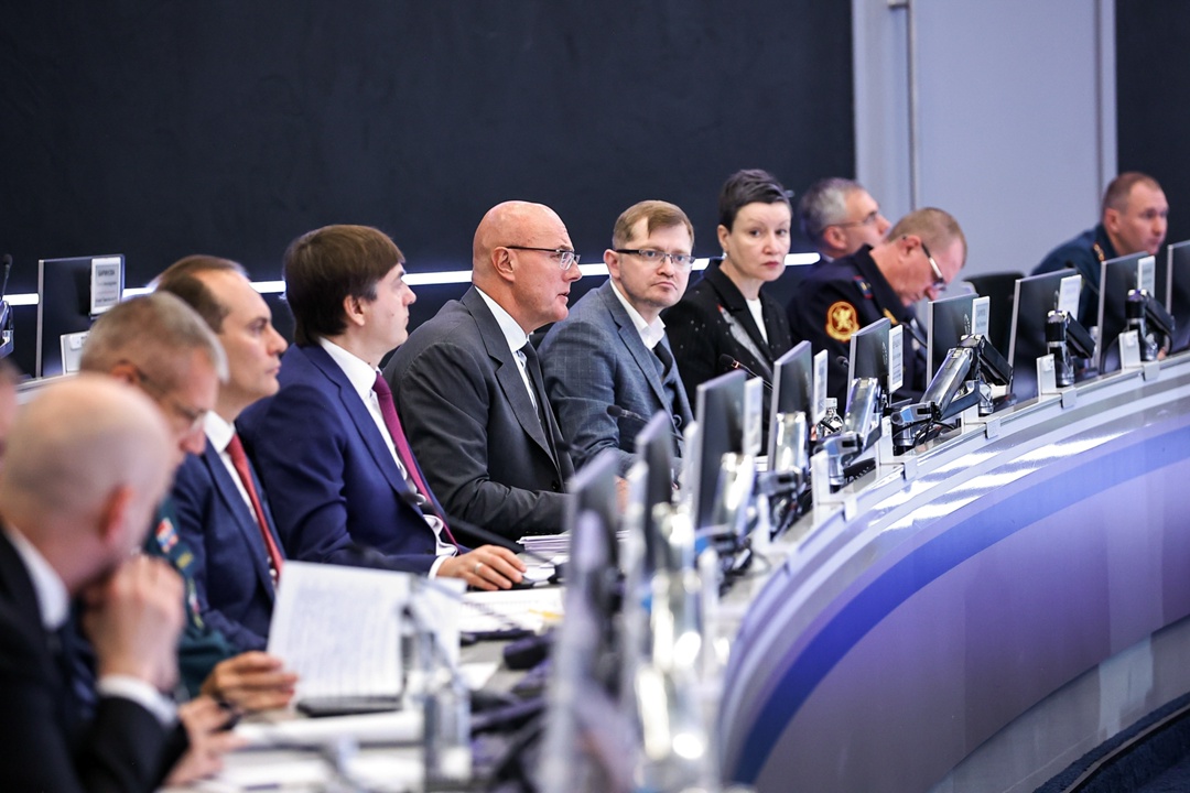 Дмитрий Чернышенко провел совещание с регионами и ведомствами по готовности к новому учебному году.