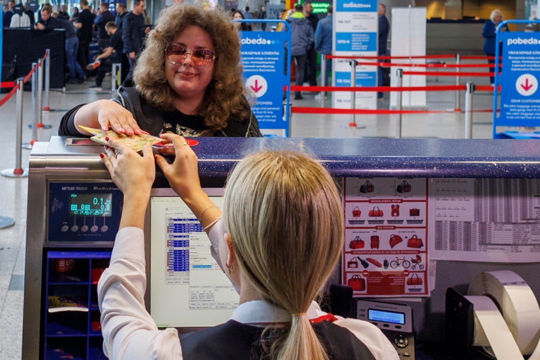 Виталий Савельев принял участие в торжественной церемонии встречи 100-миллионного пассажира авиакомпании «Победа».