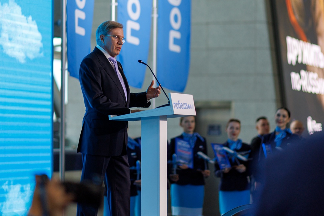 Виталий Савельев принял участие в торжественной церемонии встречи 100-миллионного пассажира авиакомпании «Победа».