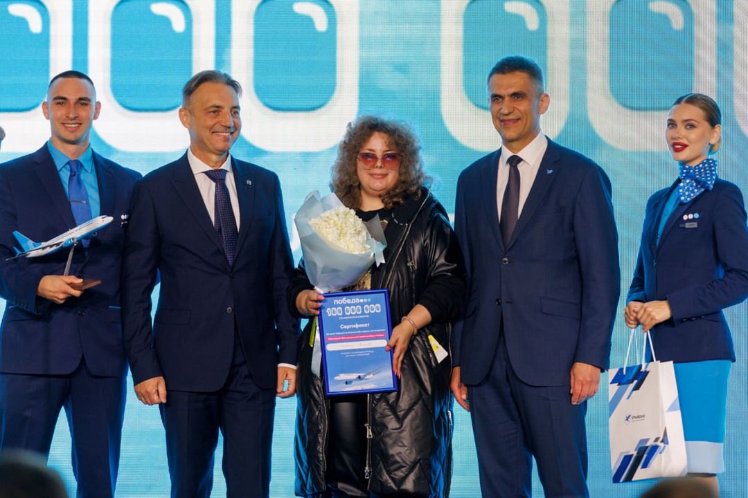 Виталий Савельев принял участие в торжественной церемонии встречи 100-миллионного пассажира авиакомпании «Победа».