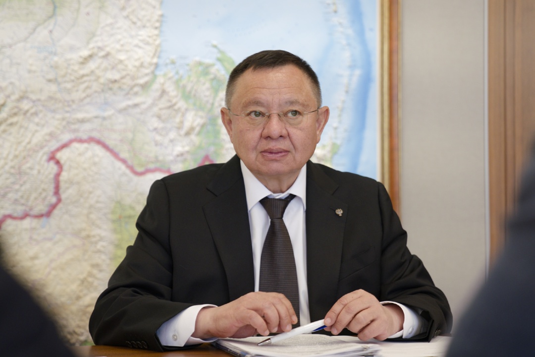 Глава Минстроя России Ирек Файзуллин провел рабочую встречу с губернатором Омской области Виталием Хоценко