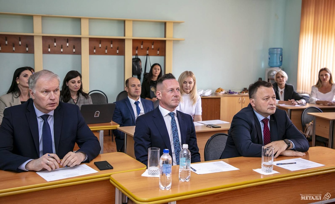 Люди + роботы: на ММК стартовала новая эра работы