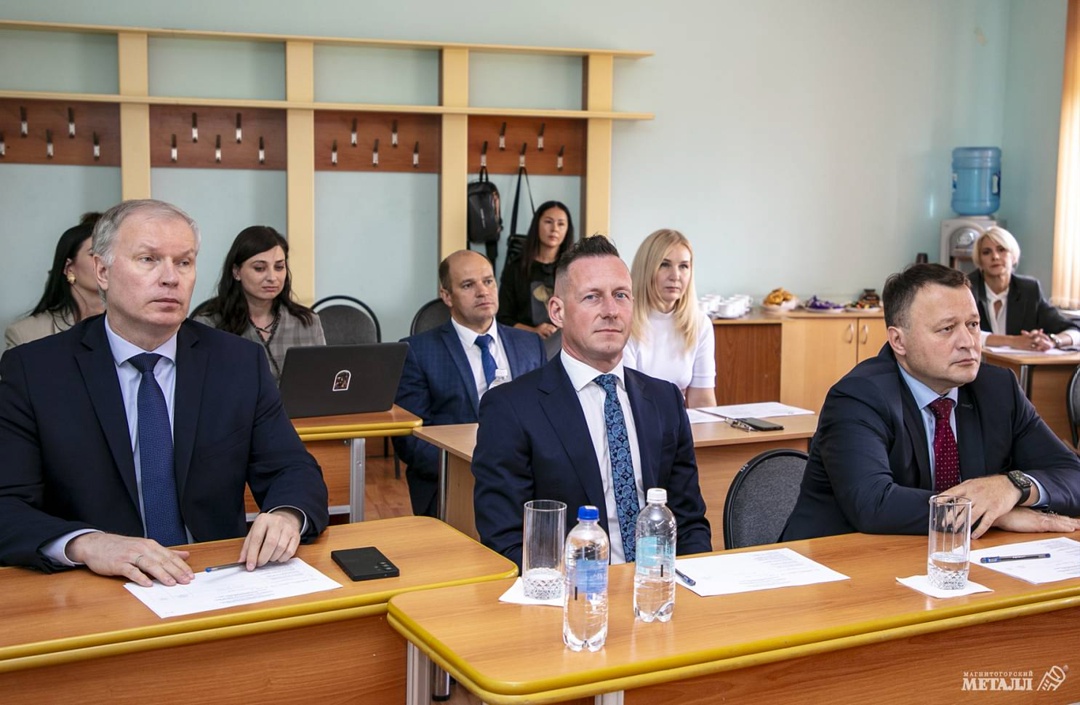 Люди + роботы: на ММК стартовала новая эра работы