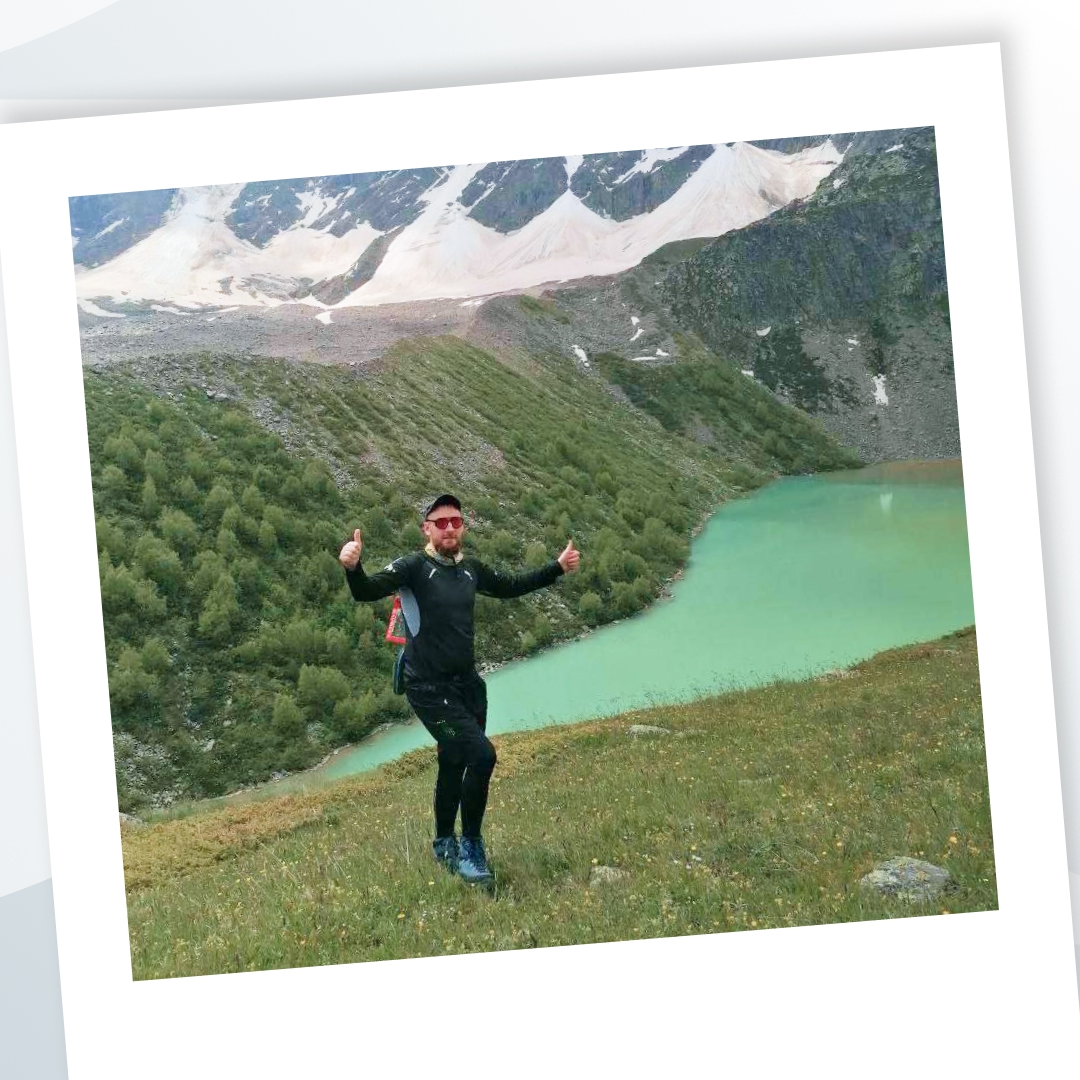 Подъём на высочайшую вершину России сегодня — удел отнюдь не супергероев. Среди них есть и обычные люди и, конечно же, русаловцы.