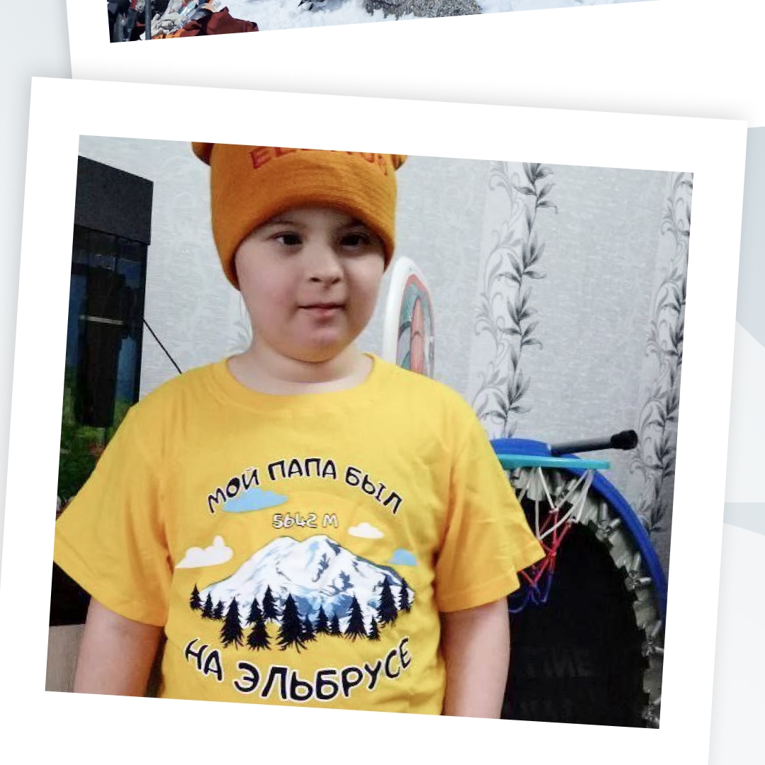 Подъём на высочайшую вершину России сегодня — удел отнюдь не супергероев. Среди них есть и обычные люди и, конечно же, русаловцы.