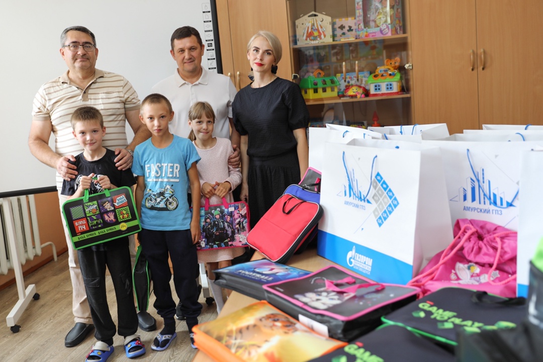 Волонтеры компании «Газпром переработка Благовещенск» приняли участие в федеральной благотворительной акции «Собери ребенка в школу»