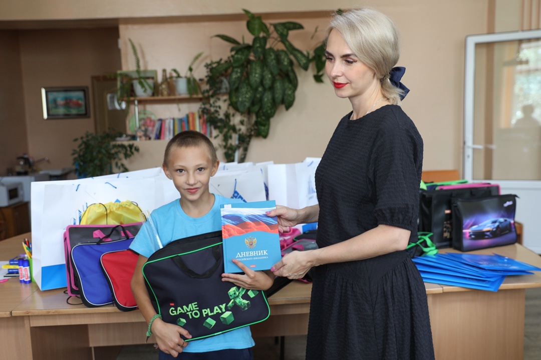 Волонтеры компании «Газпром переработка Благовещенск» приняли участие в федеральной благотворительной акции «Собери ребенка в школу»