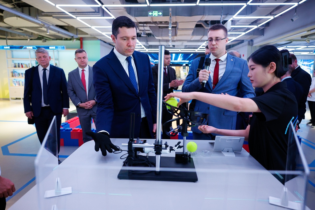 Глава Минпромторга РФ Антон Алиханов посетил Китай с рабочим визитом, в рамках которого принял участие в пленарном заседании подкомиссии по сотрудничеству в…