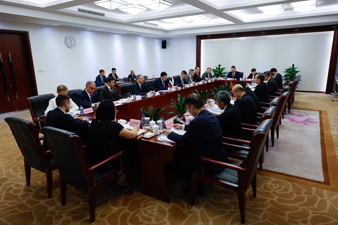 Глава Минпромторга РФ Антон Алиханов посетил Китай с рабочим визитом, в рамках которого принял участие в пленарном заседании подкомиссии по сотрудничеству в…