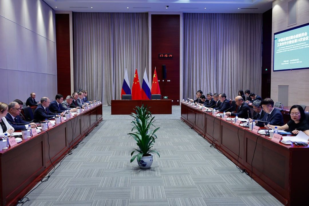 Глава Минпромторга РФ Антон Алиханов посетил Китай с рабочим визитом, в рамках которого принял участие в пленарном заседании подкомиссии по сотрудничеству в…