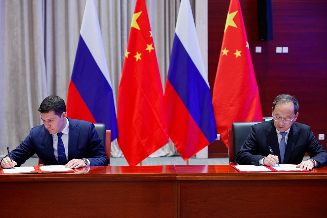 Глава Минпромторга РФ Антон Алиханов посетил Китай с рабочим визитом, в рамках которого принял участие в пленарном заседании подкомиссии по сотрудничеству в…