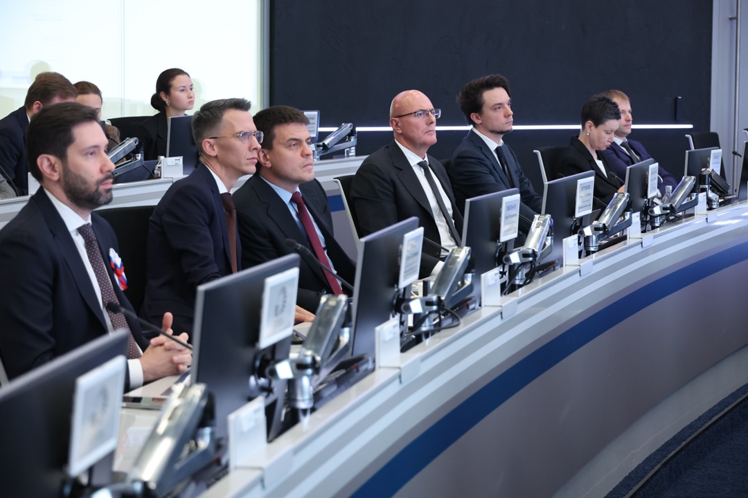 Дмитрий Чернышенко провел совещание с руководителями по научно-технологическому развитию субъектов РФ.