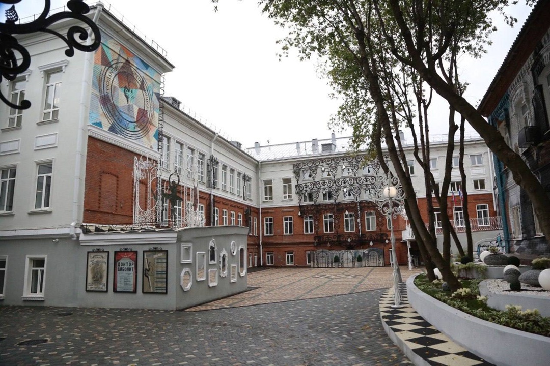 Пируэт времени К -летию Пермского государственного хореографического училища обновлены здание учебного театра, актовый зал и музей, рассказывающий об истории…