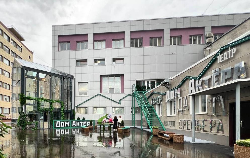 Театральное пространство В Перми завершилась реконструкция «Дома актёра», объединяющего профессионалов сцены и любительские студии взрослых и детей.