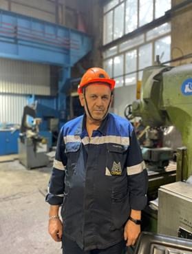 Как один человек держит на ходу целый цех!