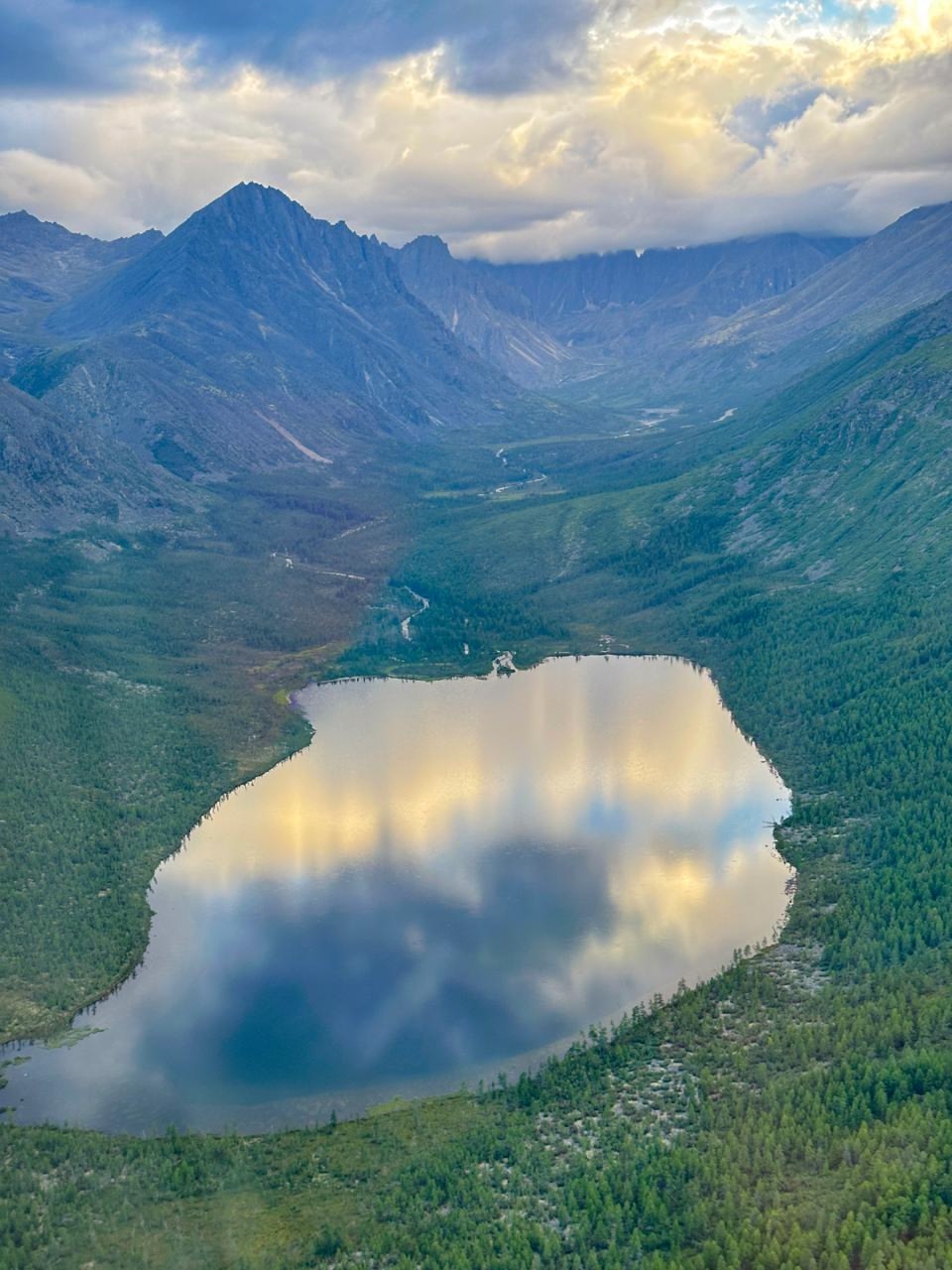 Показываем красоты Колымы с борта «косатки»