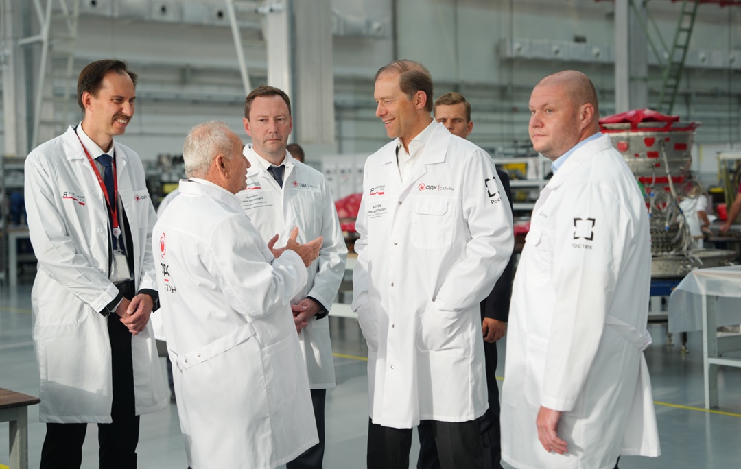 Денис Мантуров ознакомился с ходом подготовки к серийному производству двигателя ПД-8.